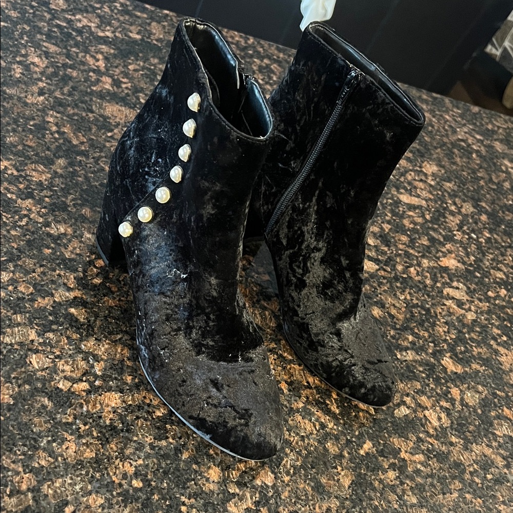 Isaac Mizrahi QVC Elegant Black Velvet Ankle Boots 10